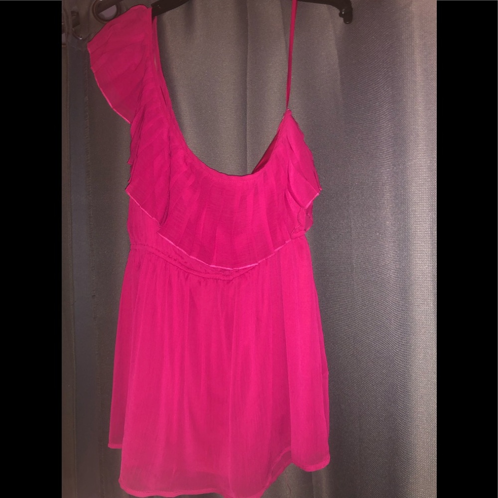 One shoulder ruffle tank
